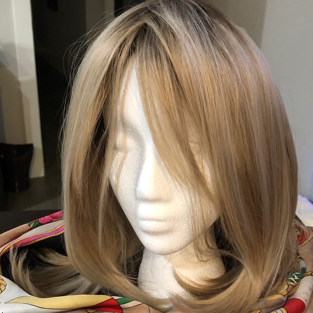 Henry Margu  Blonde Layered Synthetic fiber Wig with Side Bangs w/box like new